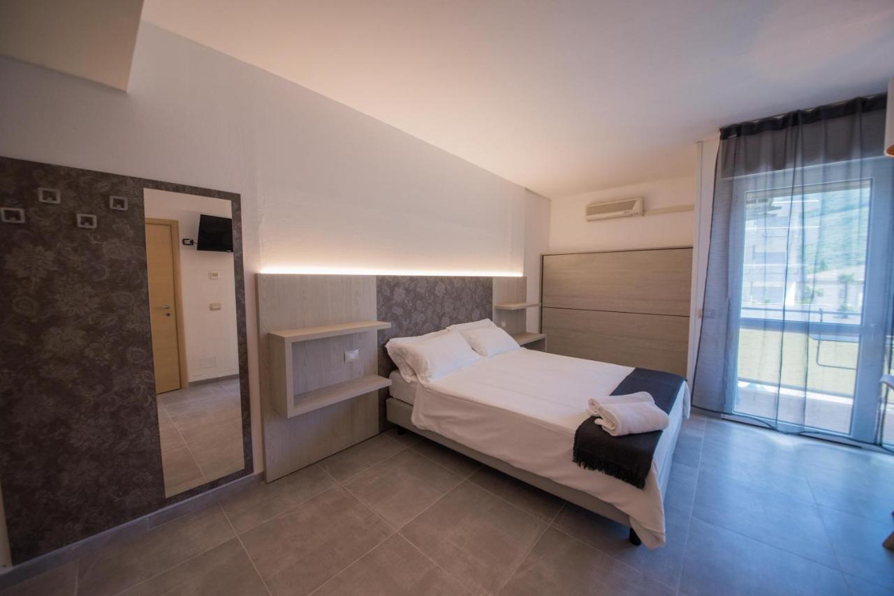 Residence Cristine Riva del Garda Exterior photo